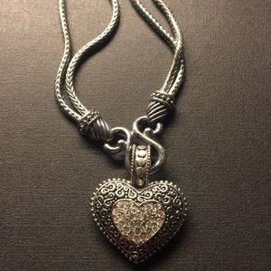 Silver tone Lia Sophia necklace🎀🛍